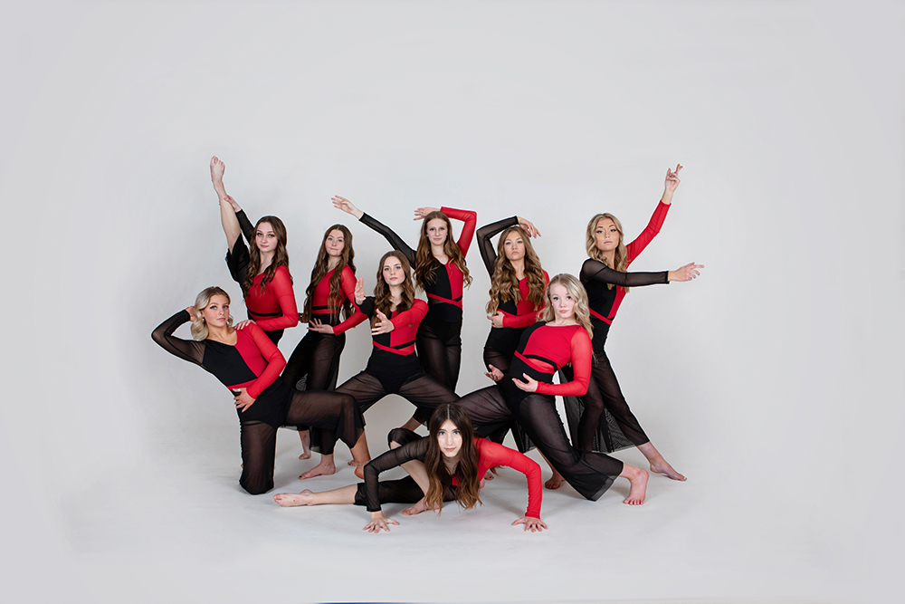 Contemporary dance group poses in studio Stock Photo - Alamy